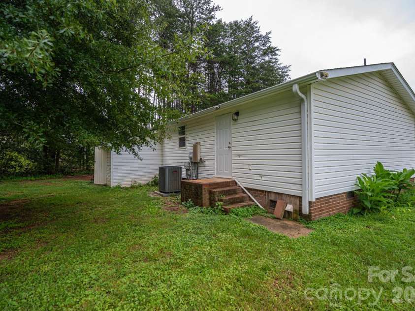 3515 Jeanette Drive, Iron Station, NC 28080.  MLS# CAR4420085, YatesRealty ID 49950. 