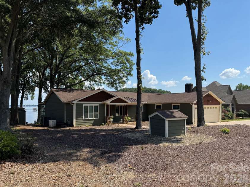 1828 Hagers Point Lane, Denver, NC 28037.  MLS# CAR4420713, YatesRealty ID 49952. 