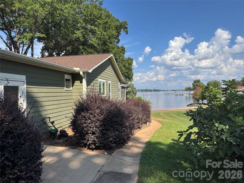 1828 Hagers Point Lane, Denver, NC 28037.  MLS# CAR4420713, YatesRealty ID 49952. 