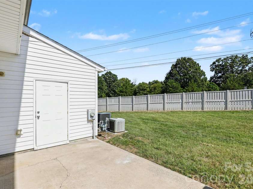 9610 Walkers Glen Drive, Concord, NC 28027.  MLS# CAR4422715, YatesRealty ID 49954. 