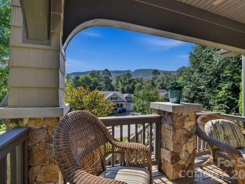 323 Fennel Dun Circle, Biltmore Lake, NC 28715.  MLS# CAR4421442, YatesRealty ID 49958. 