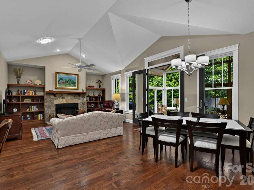 323 Fennel Dun Circle, Biltmore Lake, NC 28715.  MLS# CAR4421442, YatesRealty ID 49958. 