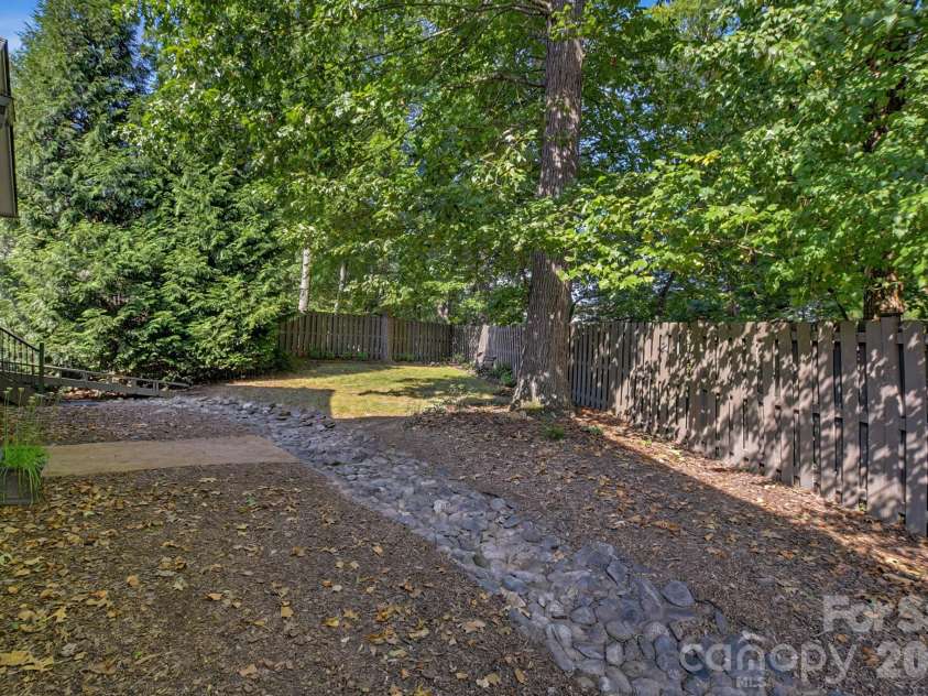 323 Fennel Dun Circle, Biltmore Lake, NC 28715.  MLS# CAR4421442, YatesRealty ID 49958. 
