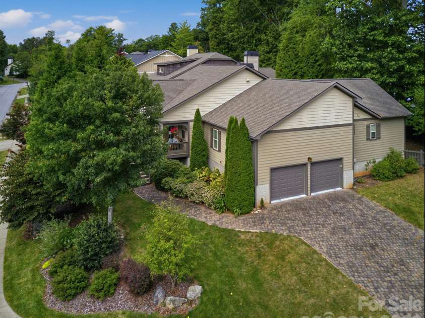 323 Fennel Dun Circle, Biltmore Lake, NC 28715.  MLS# CAR4421442, YatesRealty ID 49958. 