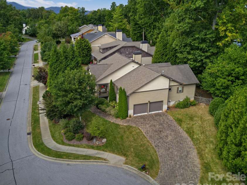 323 Fennel Dun Circle, Biltmore Lake, NC 28715.  MLS# CAR4421442, YatesRealty ID 49958. 