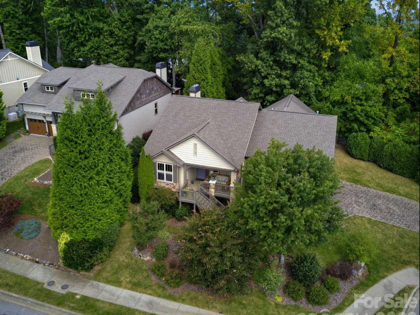 323 Fennel Dun Circle, Biltmore Lake, NC 28715.  MLS# CAR4421442, YatesRealty ID 49958. 