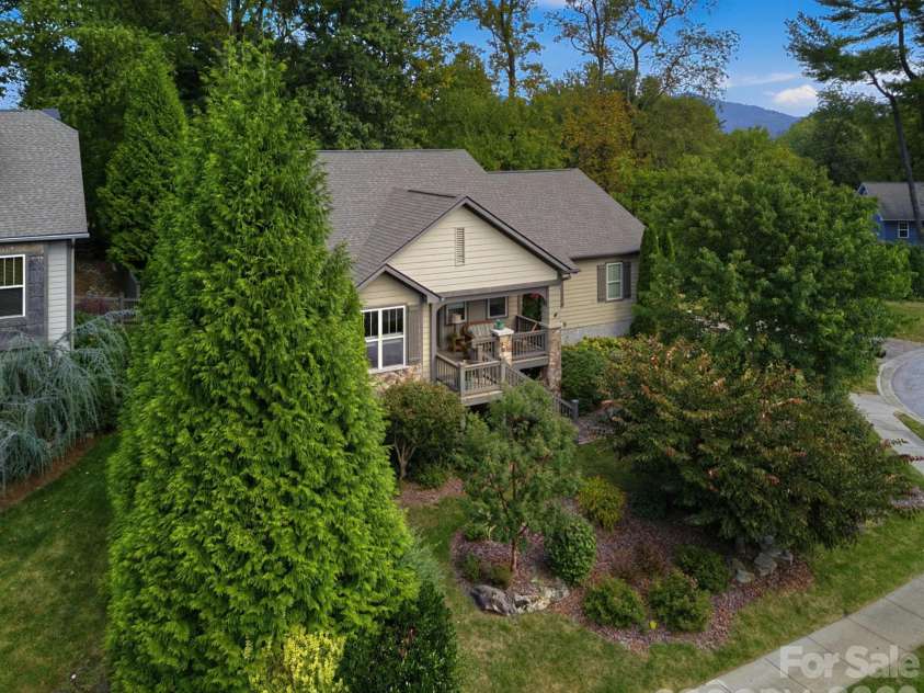 323 Fennel Dun Circle, Biltmore Lake, NC 28715.  MLS# CAR4421442, YatesRealty ID 49958. 