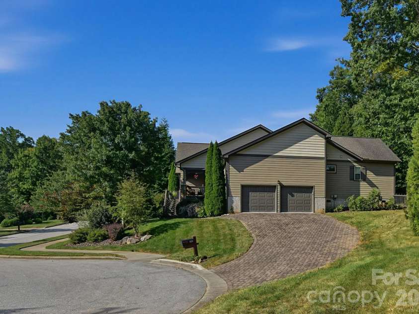 323 Fennel Dun Circle, Biltmore Lake, NC 28715.  MLS# CAR4421442, YatesRealty ID 49958. 