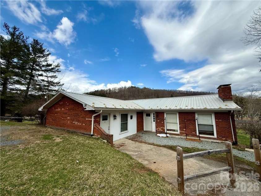210 Howards Creek Road, Boone, NC 28607.  MLS# CAR4359911, YatesRealty ID 4996. 