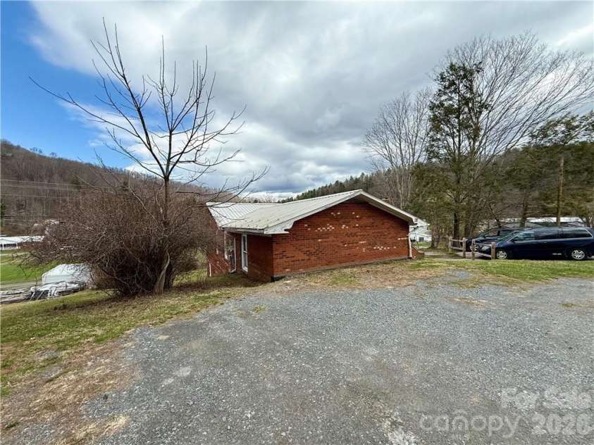 210 Howards Creek Road, Boone, NC 28607.  MLS# CAR4359911, YatesRealty ID 4996. 
