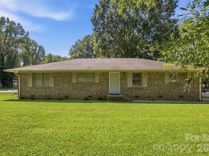 8051 Way Road, Charlotte, NC 28215.  MLS# CAR4420821, YatesRealty ID 49960. 