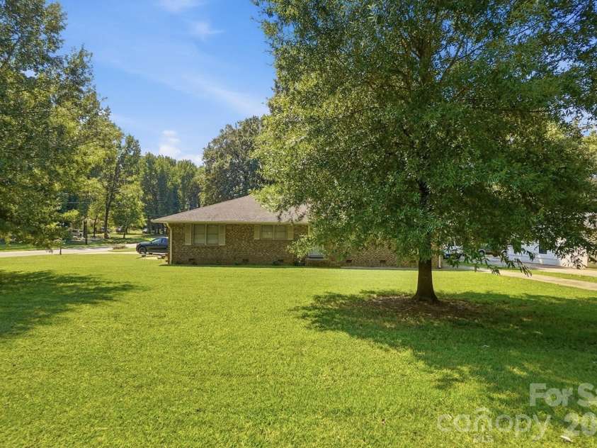 8051 Way Road, Charlotte, NC 28215.  MLS# CAR4420821, YatesRealty ID 49960. 