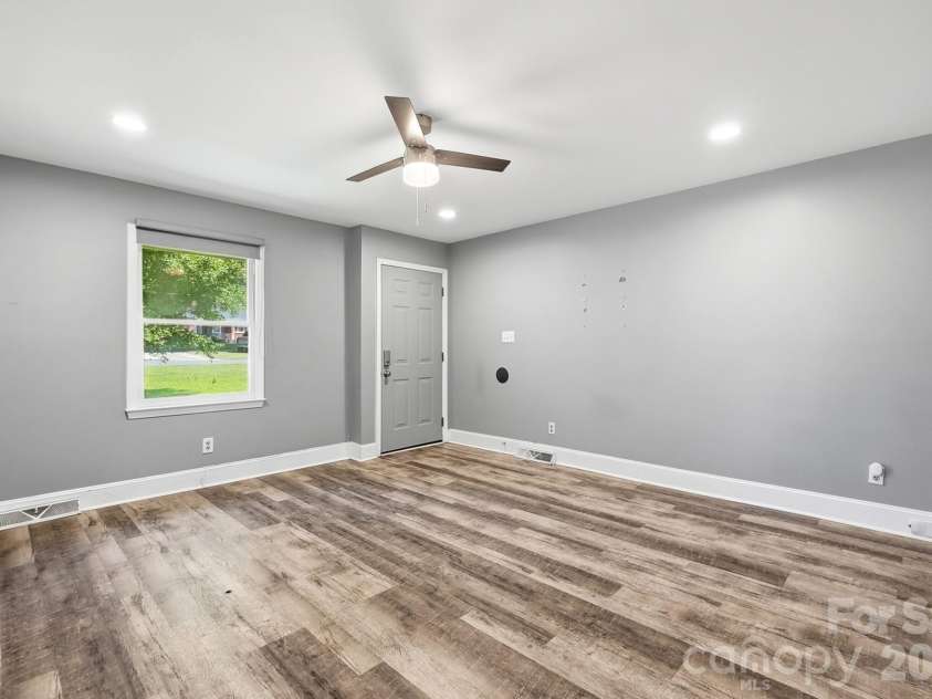 8051 Way Road, Charlotte, NC 28215.  MLS# CAR4420821, YatesRealty ID 49960. 