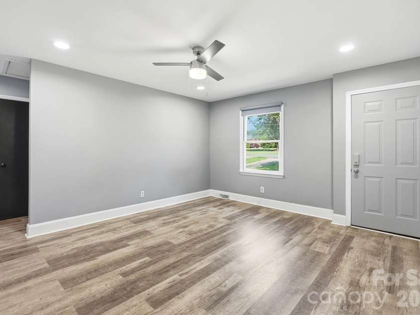 8051 Way Road, Charlotte, NC 28215.  MLS# CAR4420821, YatesRealty ID 49960. 