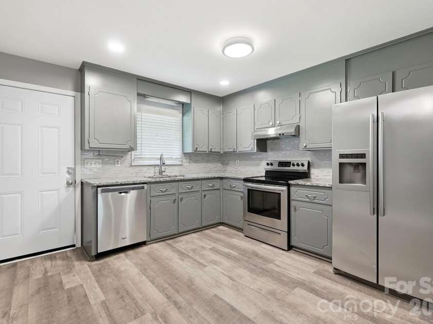 8051 Way Road, Charlotte, NC 28215.  MLS# CAR4420821, YatesRealty ID 49960. 