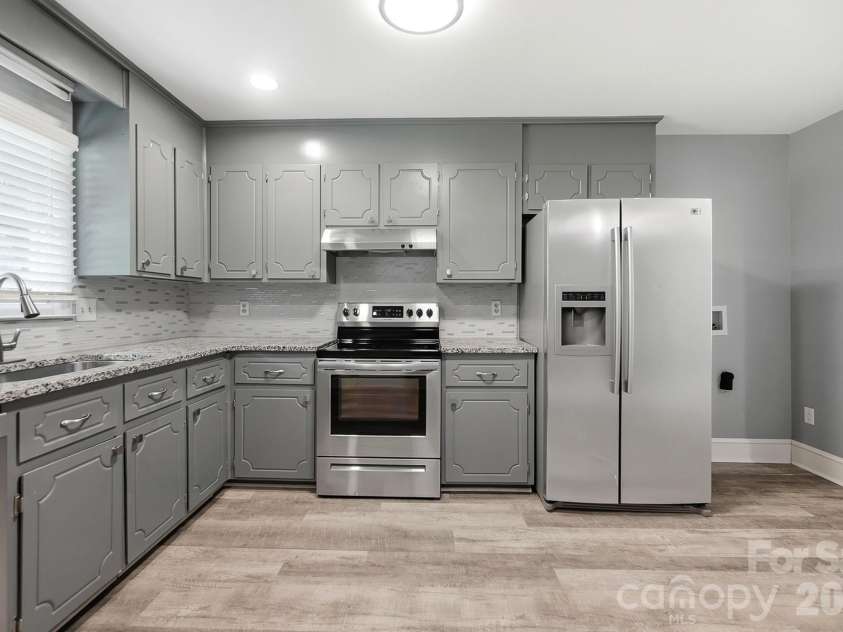 8051 Way Road, Charlotte, NC 28215.  MLS# CAR4420821, YatesRealty ID 49960. 