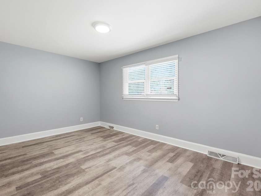8051 Way Road, Charlotte, NC 28215.  MLS# CAR4420821, YatesRealty ID 49960. 