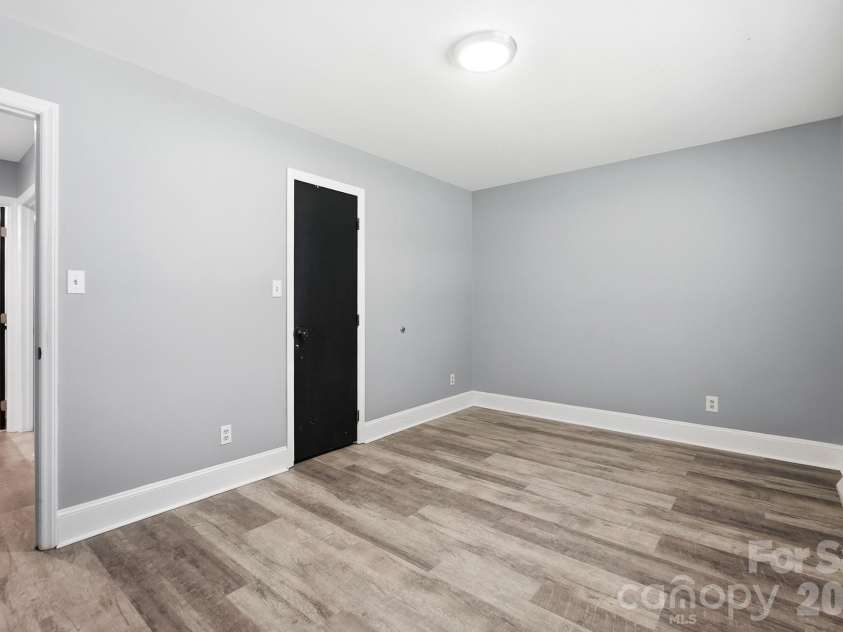 8051 Way Road, Charlotte, NC 28215.  MLS# CAR4420821, YatesRealty ID 49960. 