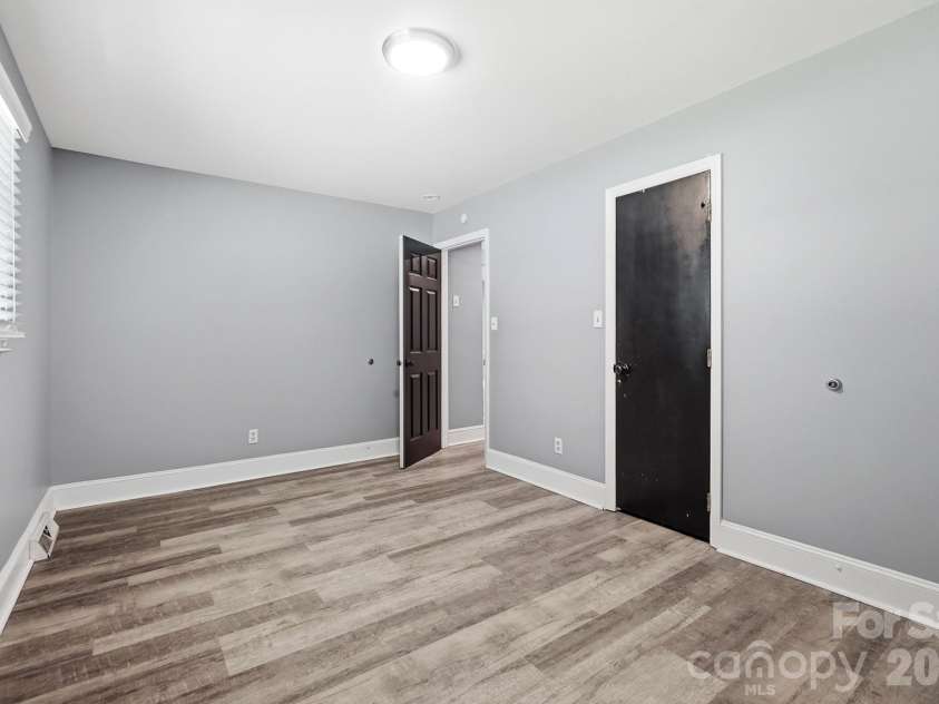 8051 Way Road, Charlotte, NC 28215.  MLS# CAR4420821, YatesRealty ID 49960. 