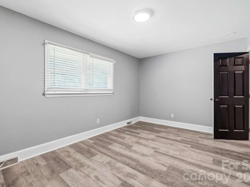 8051 Way Road, Charlotte, NC 28215.  MLS# CAR4420821, YatesRealty ID 49960. 