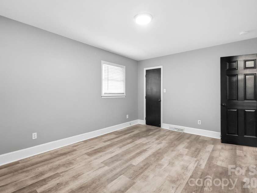 8051 Way Road, Charlotte, NC 28215.  MLS# CAR4420821, YatesRealty ID 49960. 