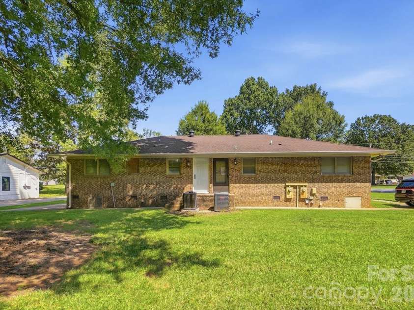 8051 Way Road, Charlotte, NC 28215.  MLS# CAR4420821, YatesRealty ID 49960. 