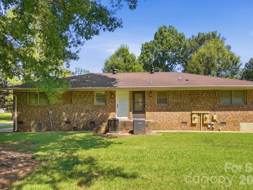 8051 Way Road, Charlotte, NC 28215.  MLS# CAR4420821, YatesRealty ID 49960. 