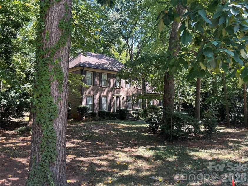 101 Medearis Drive, Charlotte, NC 28211.  MLS# CAR4423063, YatesRealty ID 49961. 