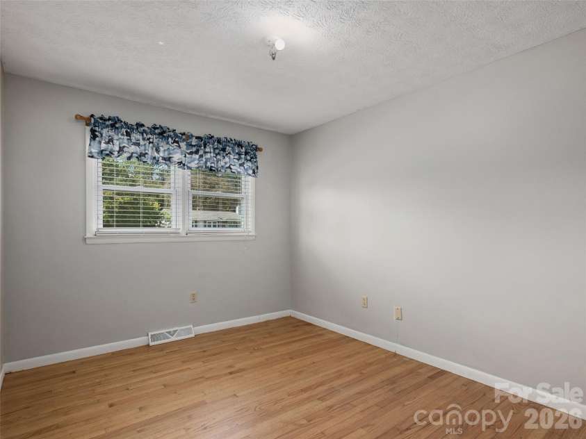 403 Lower Grassy Branch Road, Asheville, NC 28805.  MLS# CAR4423378, YatesRealty ID 49962. 
