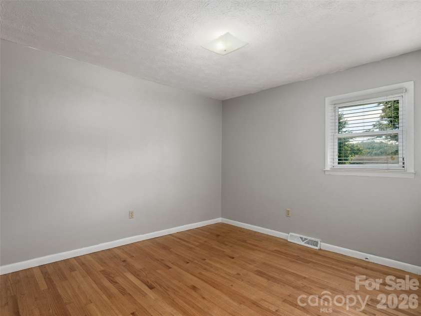 403 Lower Grassy Branch Road, Asheville, NC 28805.  MLS# CAR4423378, YatesRealty ID 49962. 