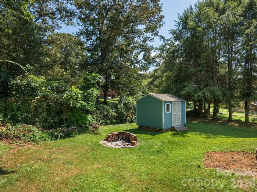 403 Lower Grassy Branch Road, Asheville, NC 28805.  MLS# CAR4423378, YatesRealty ID 49962. 