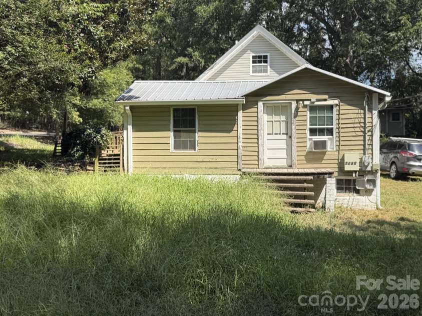 1230 Columbus Street, Albemarle, NC 28001.  MLS# CAR4422992, YatesRealty ID 49964. 