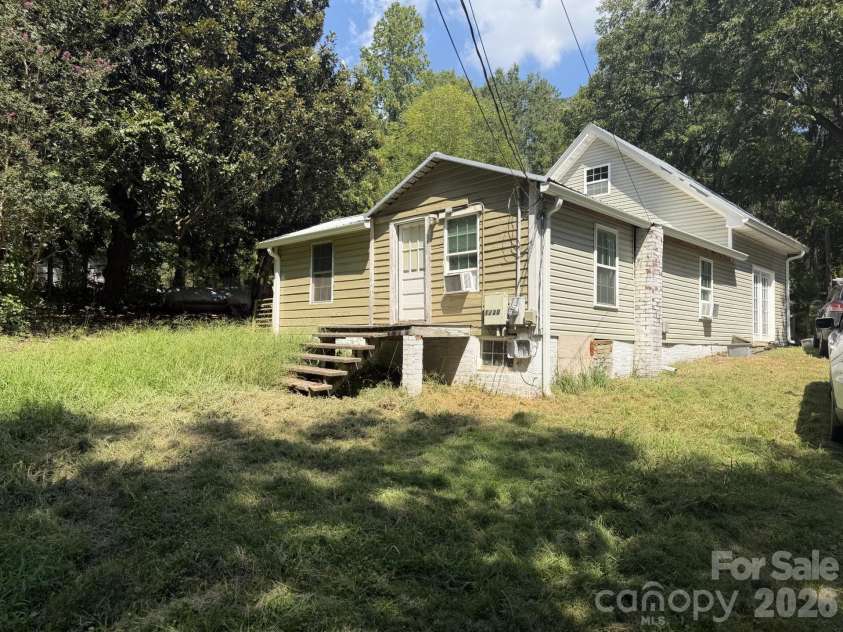 1230 Columbus Street, Albemarle, NC 28001.  MLS# CAR4422992, YatesRealty ID 49964. 