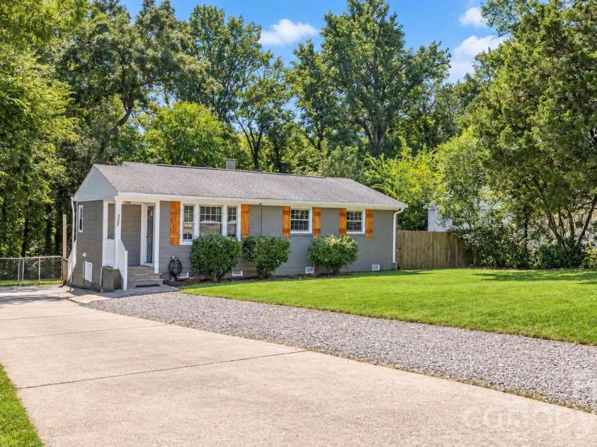 2026 Choyce Circle, Charlotte, NC 28217.  MLS# CAR4423226, YatesRealty ID 49968. 