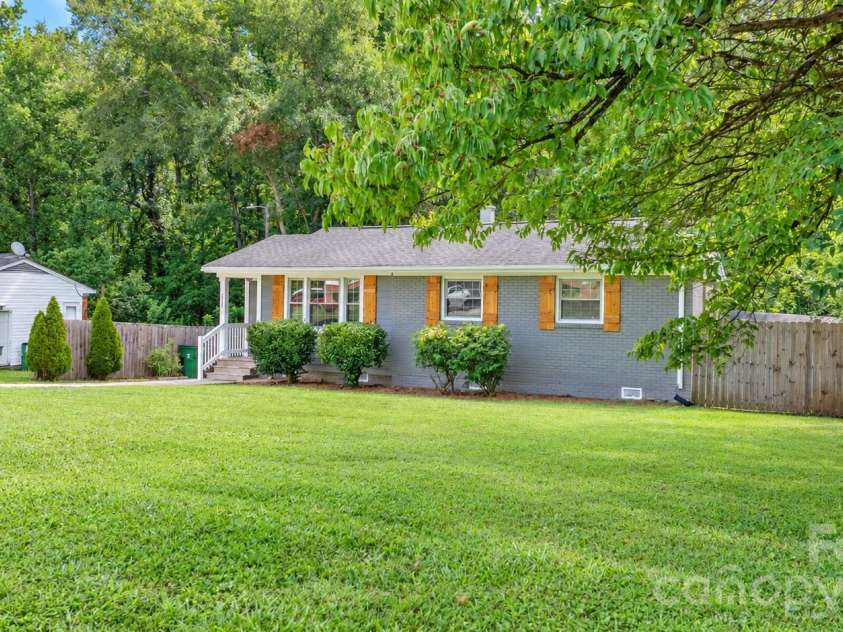 2026 Choyce Circle, Charlotte, NC 28217.  MLS# CAR4423226, YatesRealty ID 49968. 