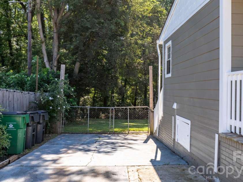 2026 Choyce Circle, Charlotte, NC 28217.  MLS# CAR4423226, YatesRealty ID 49968. 
