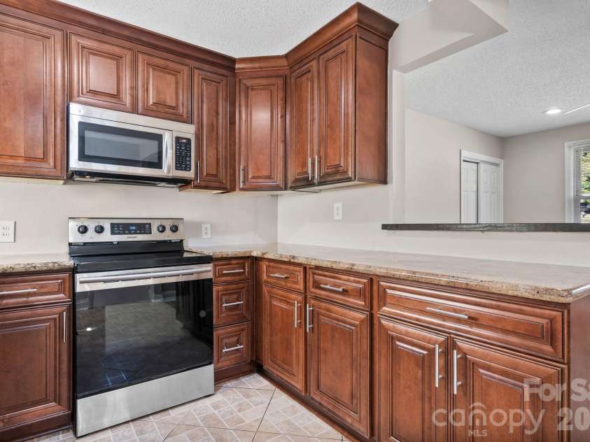2026 Choyce Circle, Charlotte, NC 28217.  MLS# CAR4423226, YatesRealty ID 49968. 