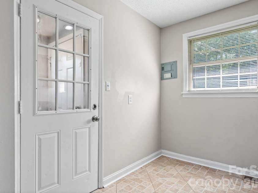 2026 Choyce Circle, Charlotte, NC 28217.  MLS# CAR4423226, YatesRealty ID 49968. 