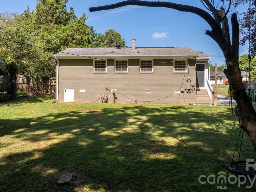 2026 Choyce Circle, Charlotte, NC 28217.  MLS# CAR4423226, YatesRealty ID 49968. 