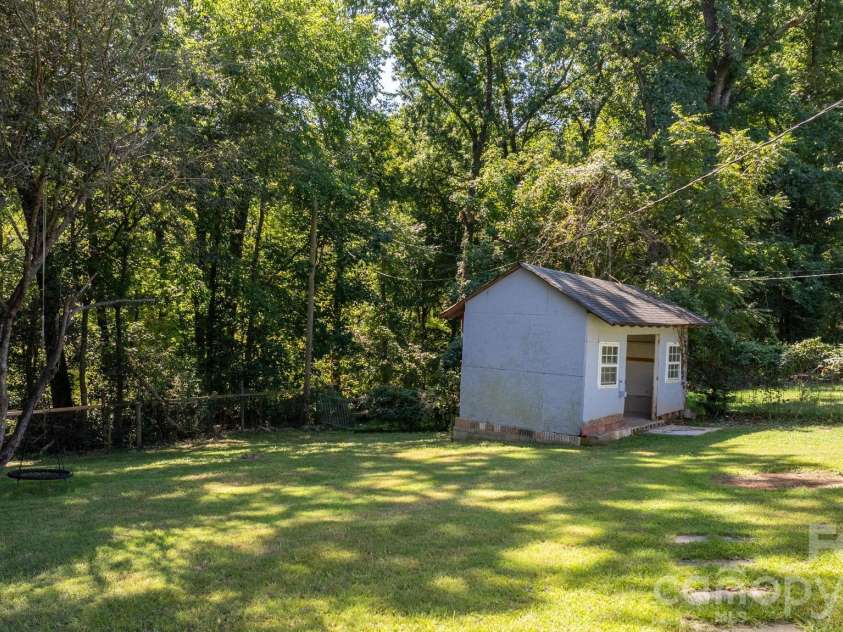 2026 Choyce Circle, Charlotte, NC 28217.  MLS# CAR4423226, YatesRealty ID 49968. 