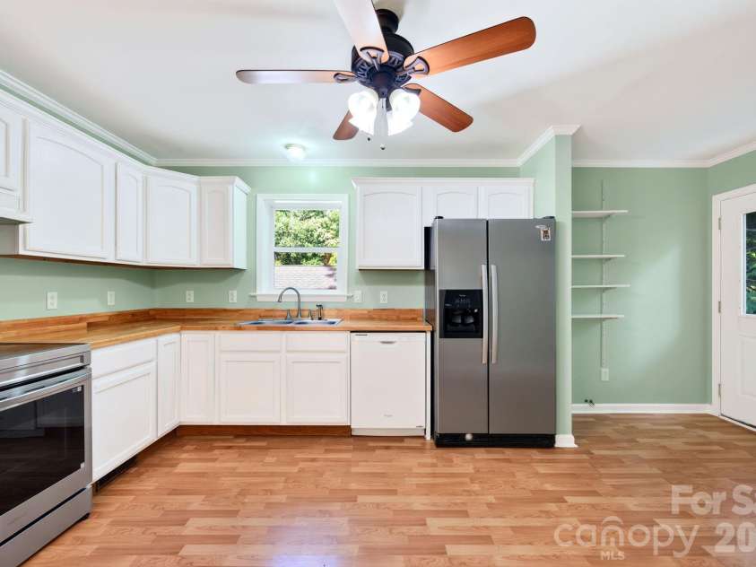 47 Wilmington Street, Asheville, NC 28806.  MLS# CAR4421407, YatesRealty ID 49969. 
