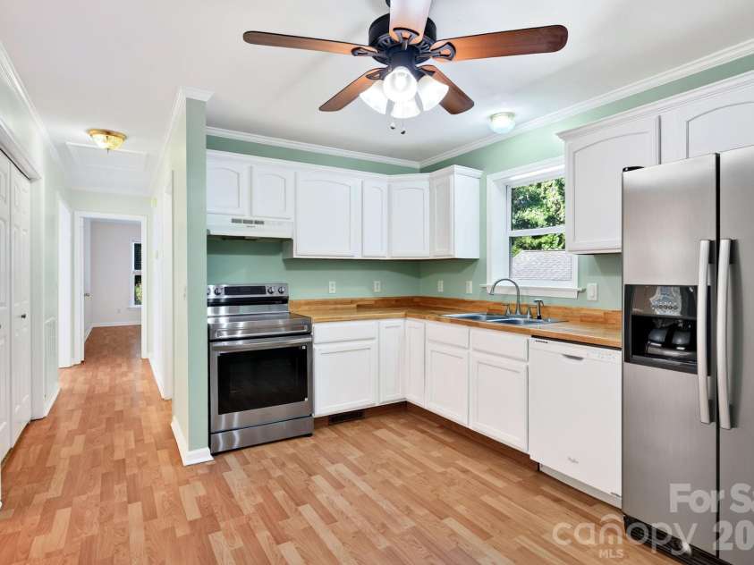 47 Wilmington Street, Asheville, NC 28806.  MLS# CAR4421407, YatesRealty ID 49969. 