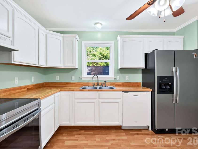 47 Wilmington Street, Asheville, NC 28806.  MLS# CAR4421407, YatesRealty ID 49969. Kitchen