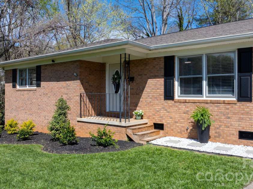 307 Park Drive, Stanley, NC 28164.  MLS# CAR4359608, YatesRealty ID 4997. 