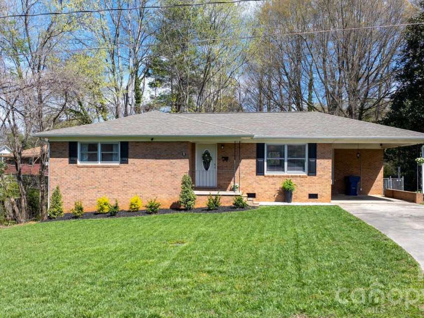 307 Park Drive, Stanley, NC 28164.  MLS# CAR4359608, YatesRealty ID 4997. 