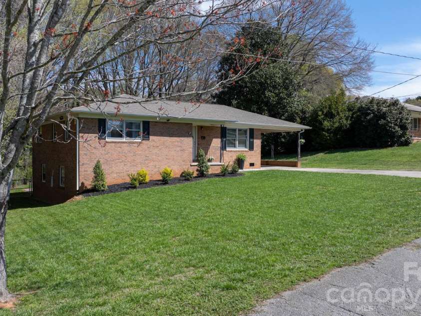 307 Park Drive, Stanley, NC 28164.  MLS# CAR4359608, YatesRealty ID 4997. 