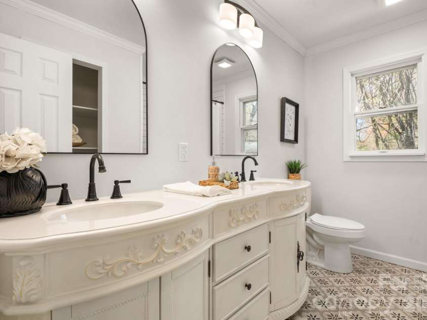 307 Park Drive, Stanley, NC 28164.  MLS# CAR4359608, YatesRealty ID 4997. Full Bath 