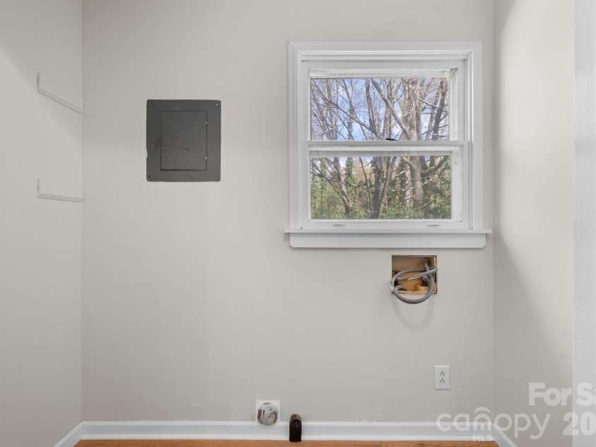 307 Park Drive, Stanley, NC 28164.  MLS# CAR4359608, YatesRealty ID 4997. Laundry