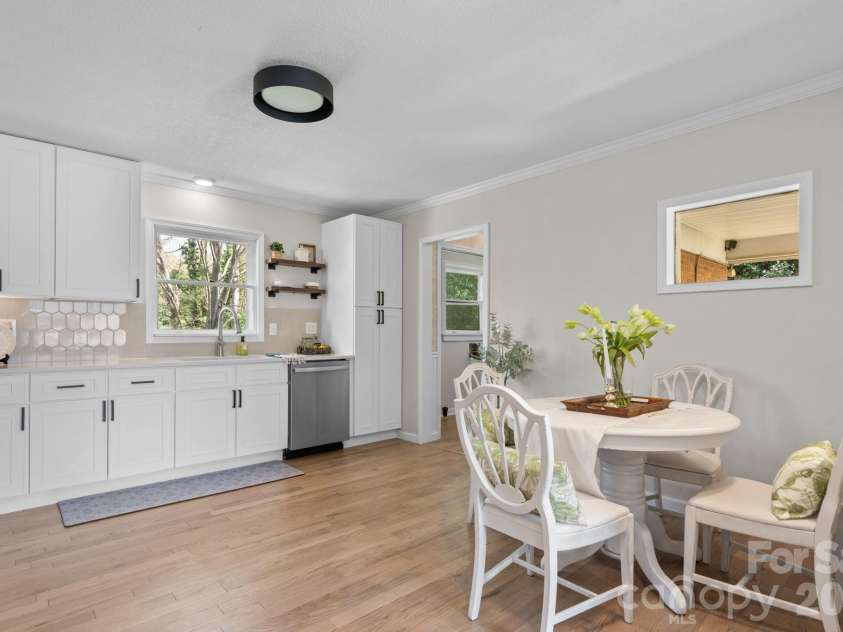 307 Park Drive, Stanley, NC 28164.  MLS# CAR4359608, YatesRealty ID 4997. Spacious Kitchen