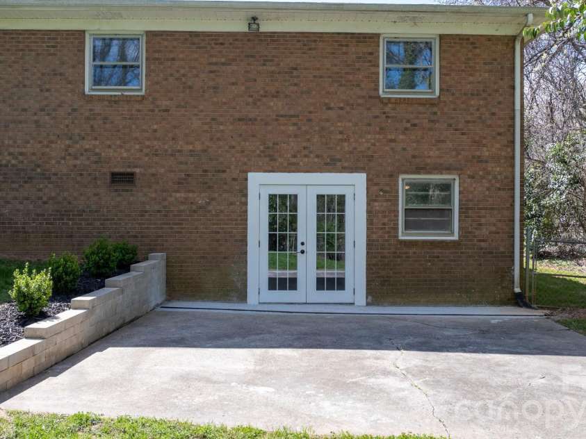 307 Park Drive, Stanley, NC 28164.  MLS# CAR4359608, YatesRealty ID 4997. Walk-out Basement